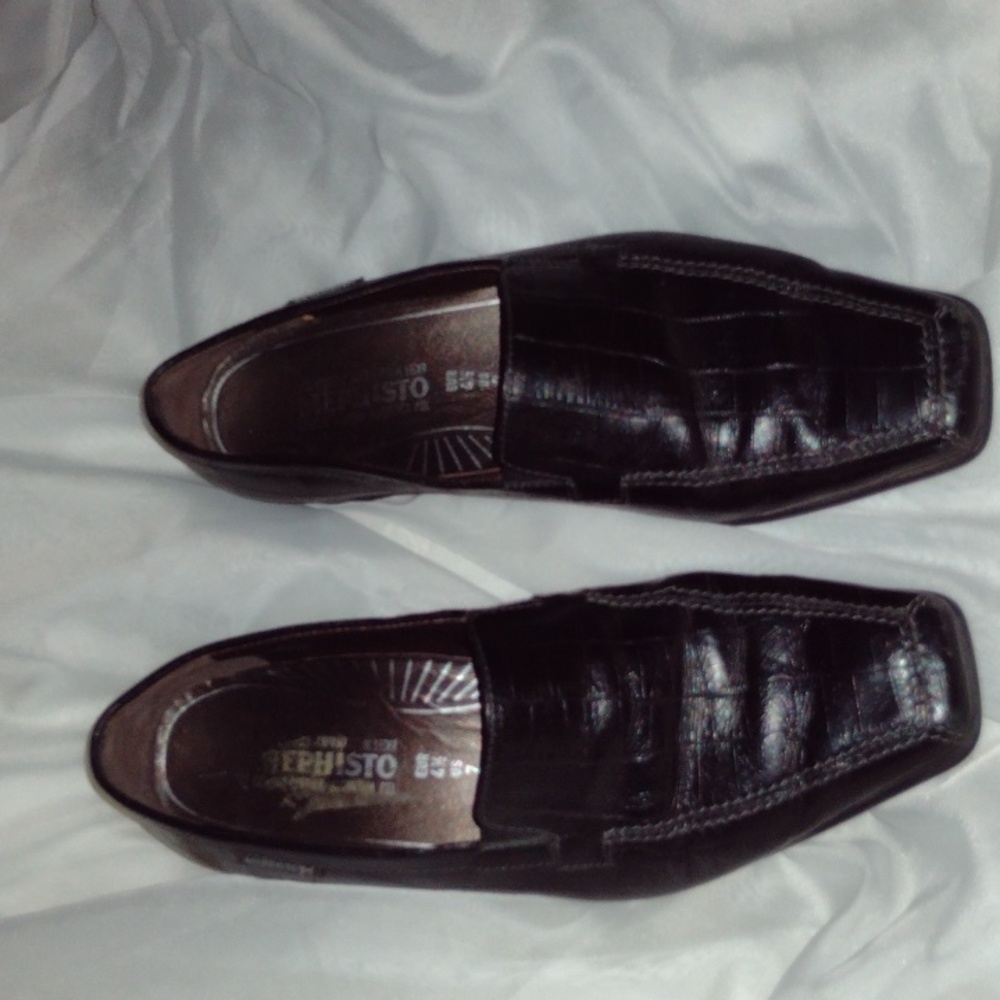 COPY - Black leather Mephisto slip one size 7.